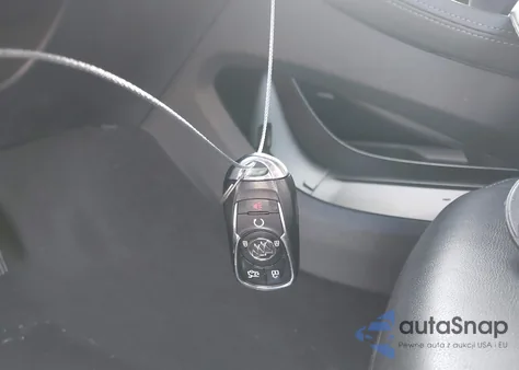 2017 Buick Lacrosse Essence z USA, uszkodzony, nr VIN 1G4ZP5SS3HU199611